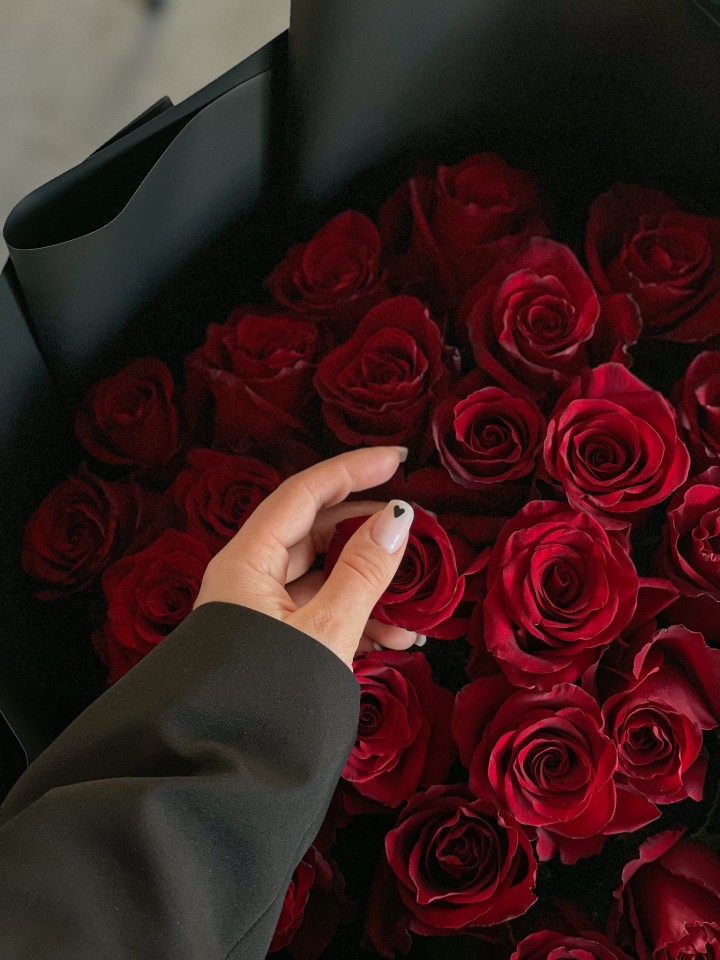 velvet red roses Warsaw Flowers