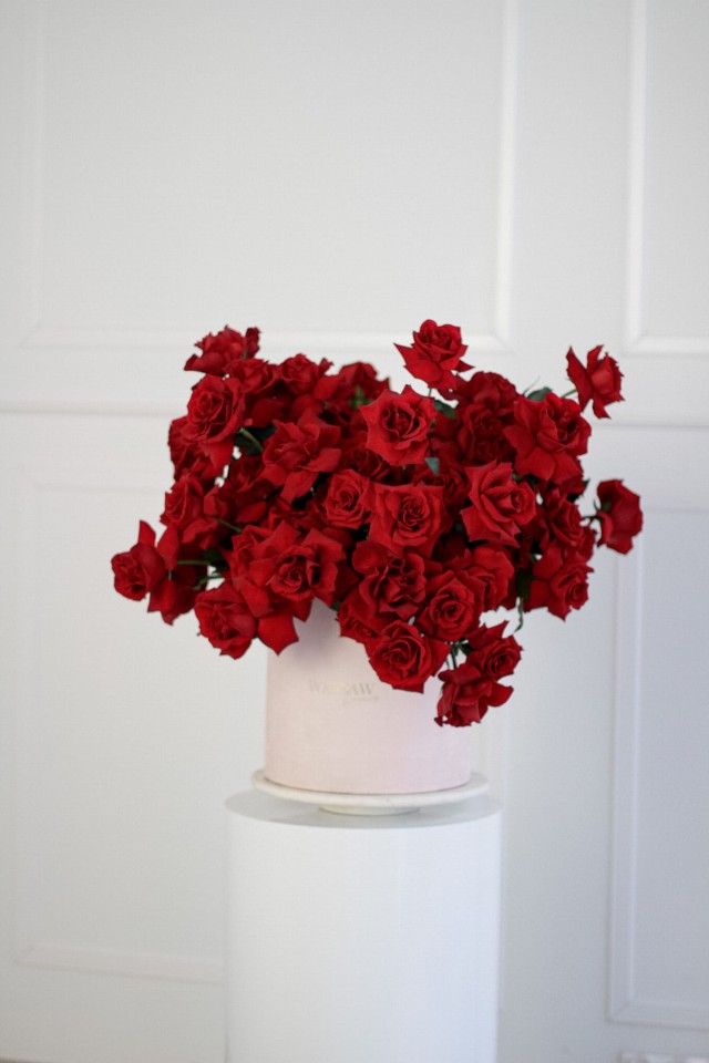 big flowerbox of red roses Warsaw Flowers