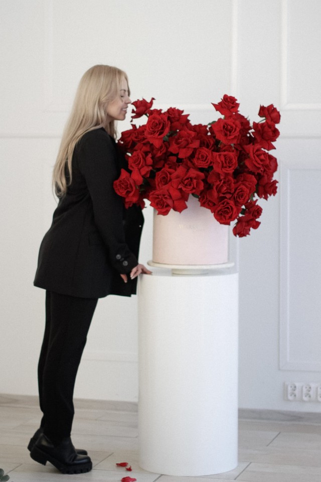 reflexed red roses flowerbox