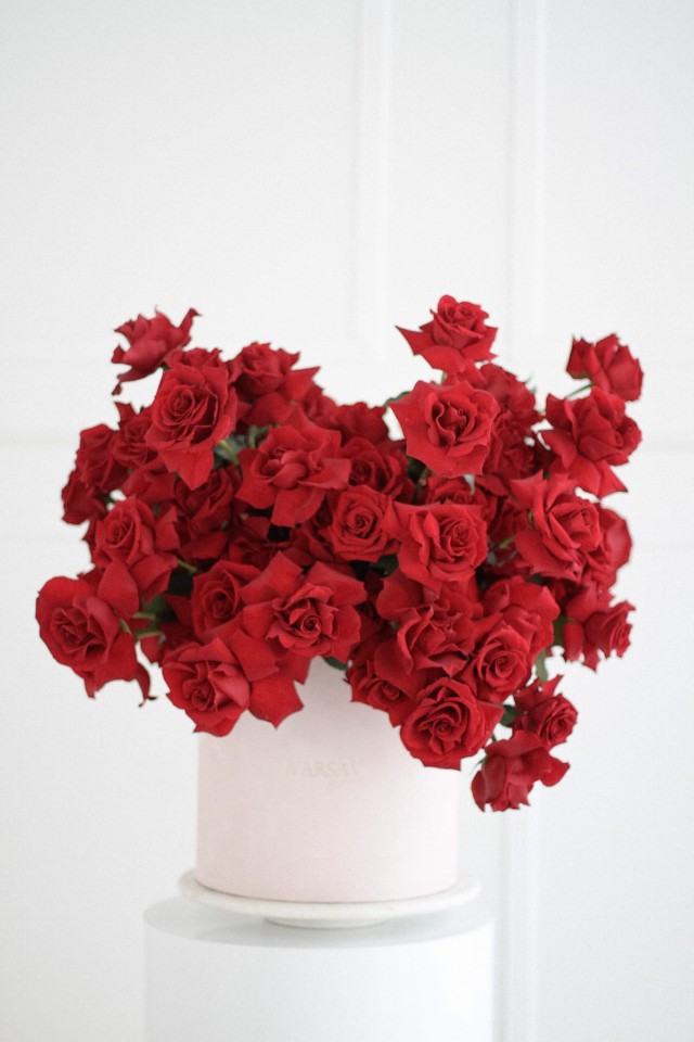 asymmetrical red roses box Warsaw