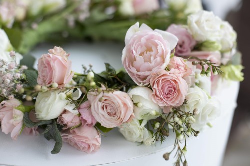 Wianek komunijny z żywych kwiatów