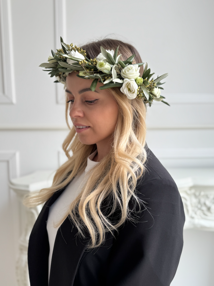 Wianek komunijny z żywych kwiatów