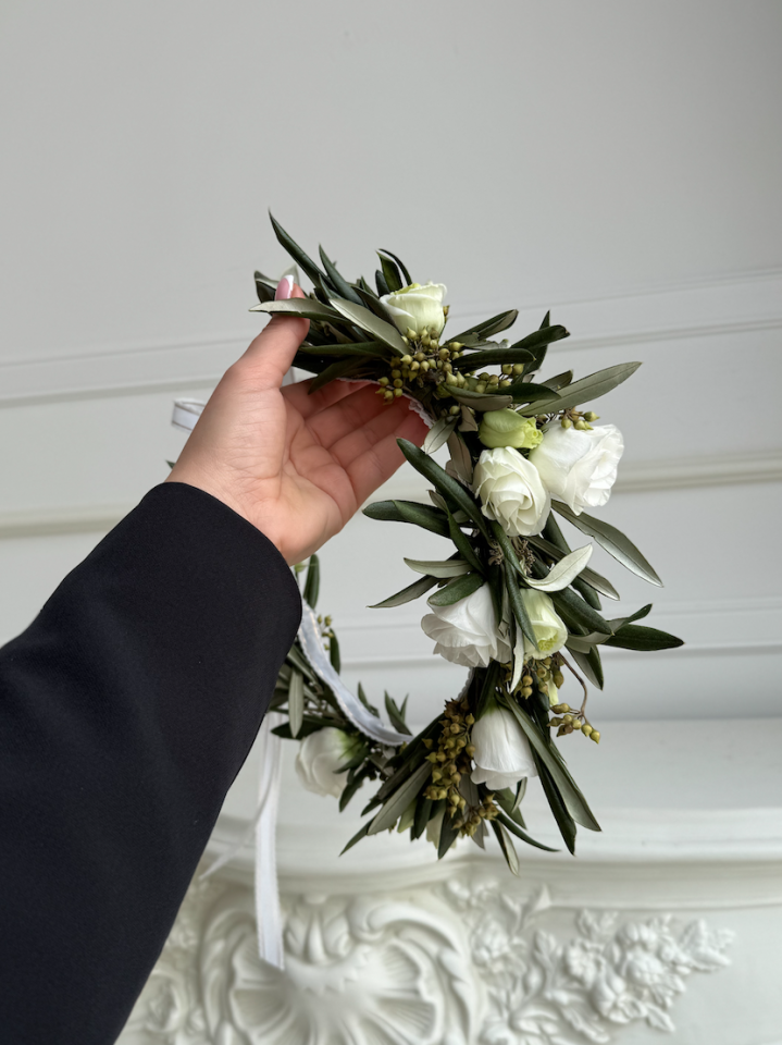 Wianek komunijny z żywych kwiatów