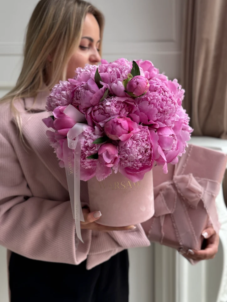 Flowerbox różowe piwonie peonie Warszawa