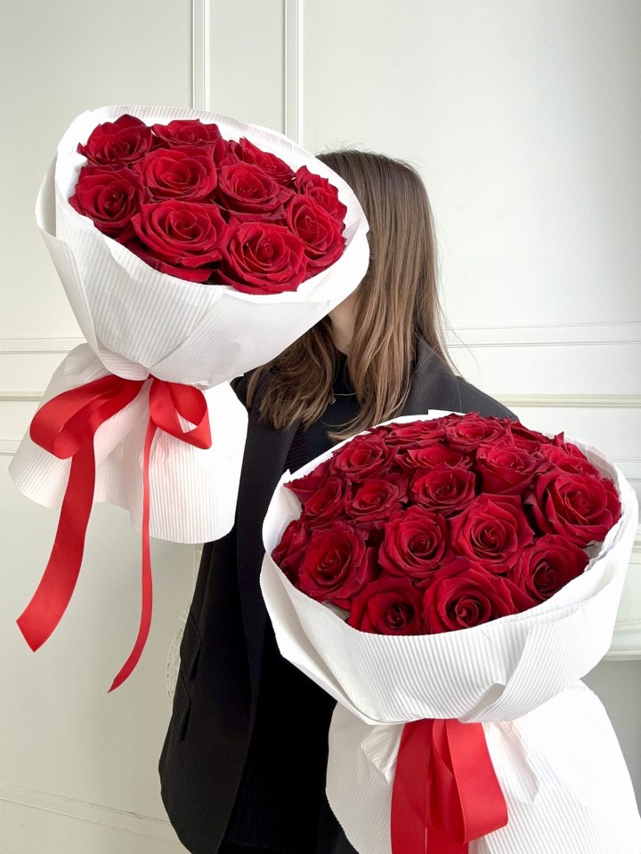 classic bouquet of red roses Warsaw Flowers