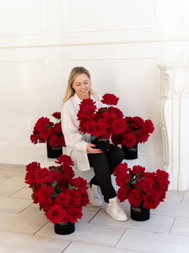 flowerbox czerwone róże nowoczesny