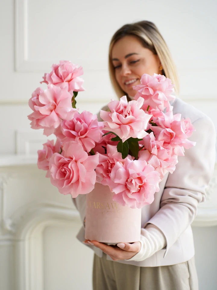 flowerbox of blush roses
