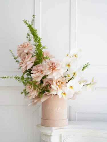Flowerbox Ivory Botanica Warsaw Flowers