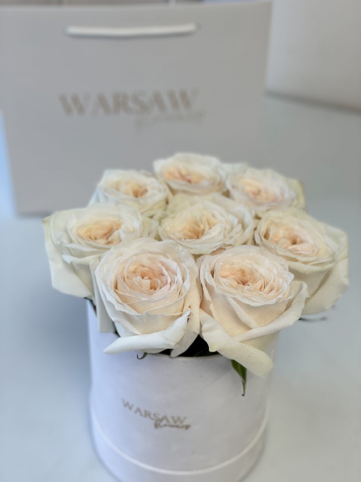 box białe róże Warsaw Flowers